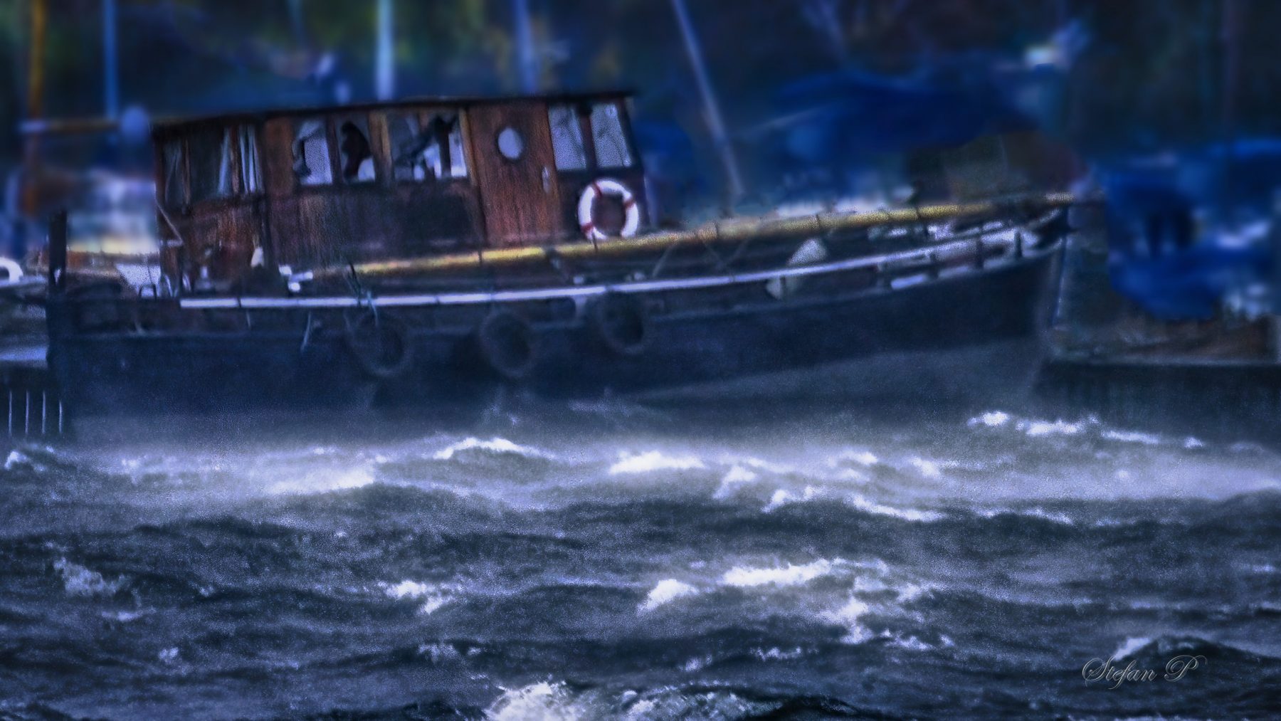 Småbåtshamn i storm 3